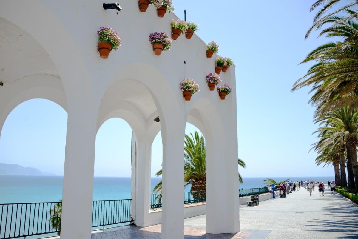 Apts Burriana Nerja Exterior photo